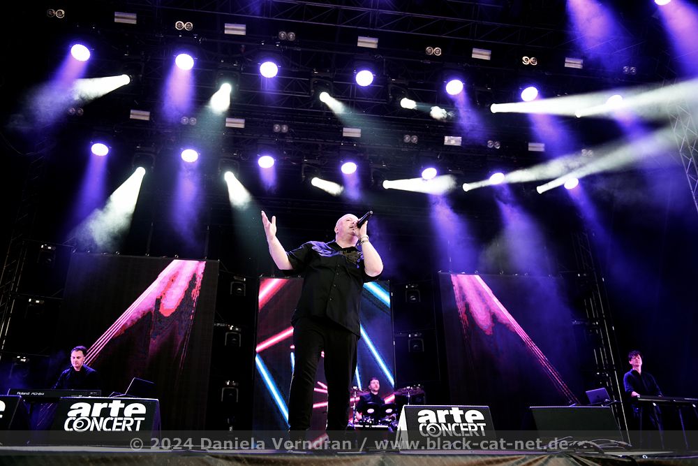 VNV Nation